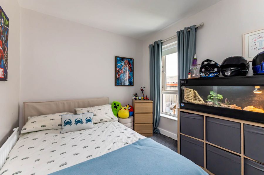 27 Spinners Gate
