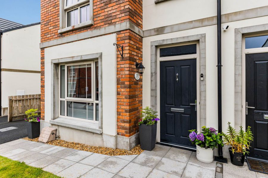 27 Spinners Gate