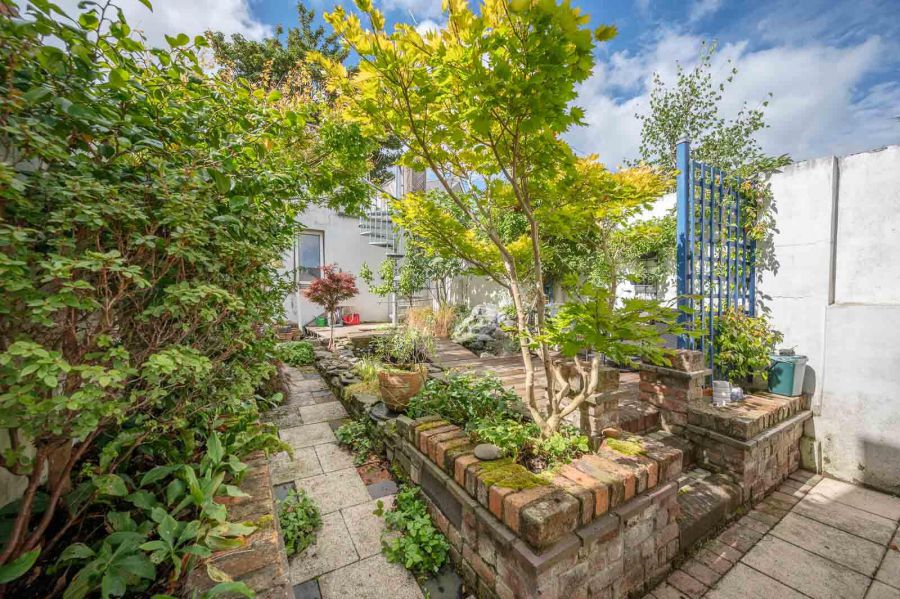 16 Southwell Road