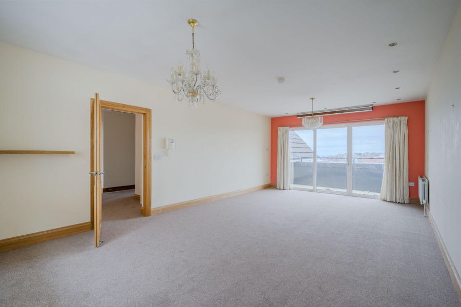 Flat 16, 4 Princetown Avenue