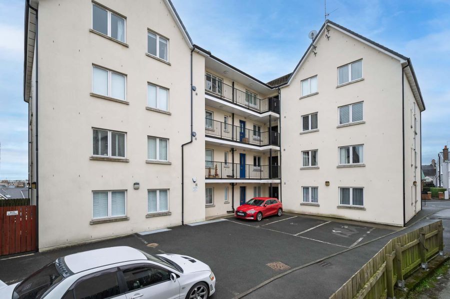 Flat 16, 4 Princetown Avenue