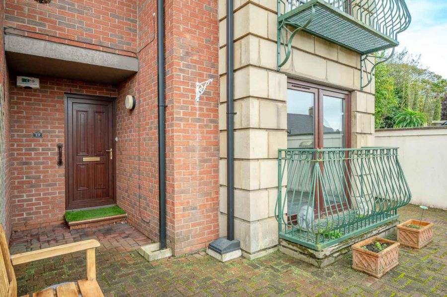 19 Sandringham Court