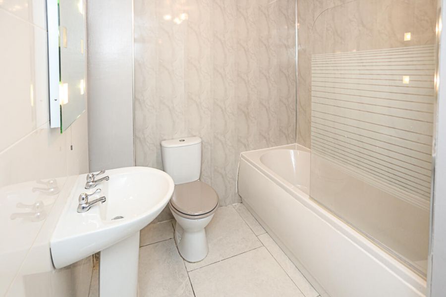 Flat 2 1A Inglewood Park