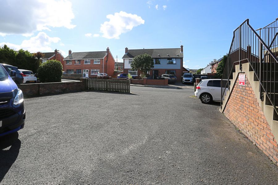 Flat 2 1A Inglewood Park