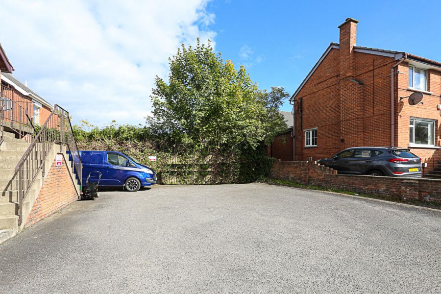 Flat 2 1A Inglewood Park