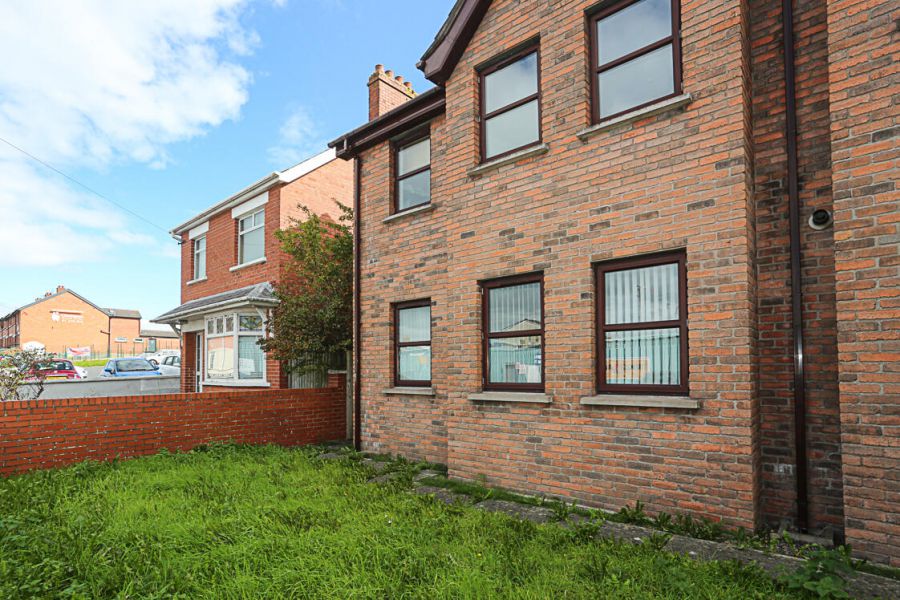 Flat 2 1A Inglewood Park
