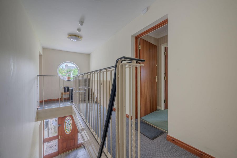 Apt 3 Farnham Lodge