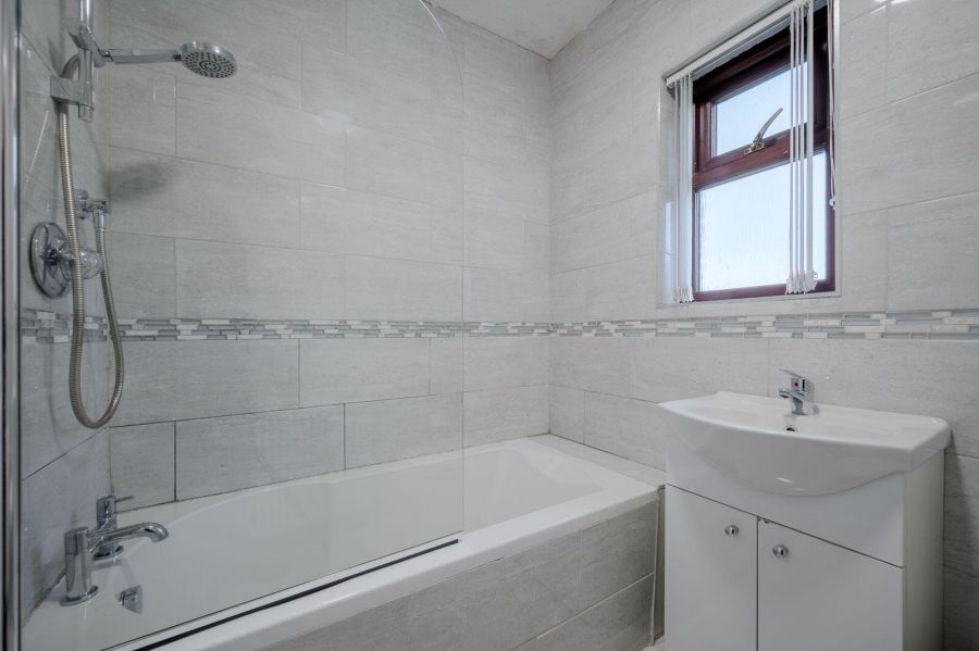 8 Silverstream Crescent