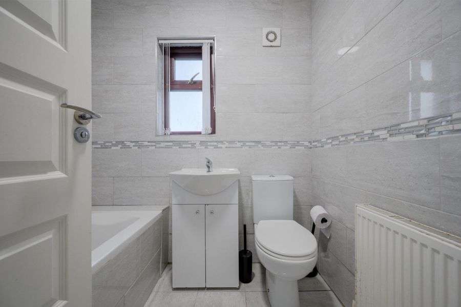 8 Silverstream Crescent