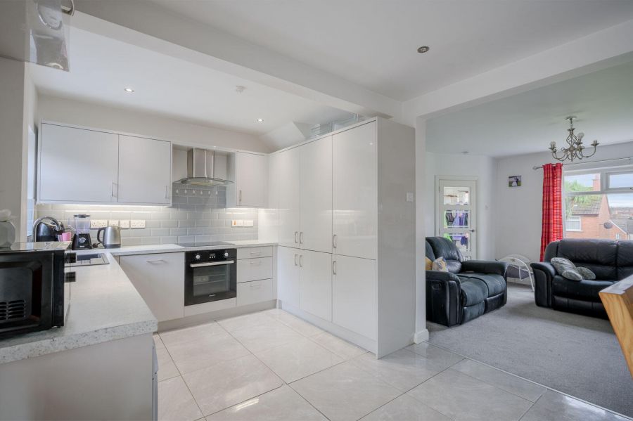 8 Silverstream Crescent