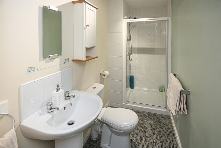 Apt 4, The Cedars 53 Bryansburn Road