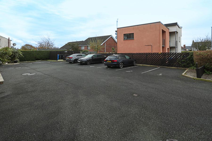 Apt 4, The Cedars 53 Bryansburn Road