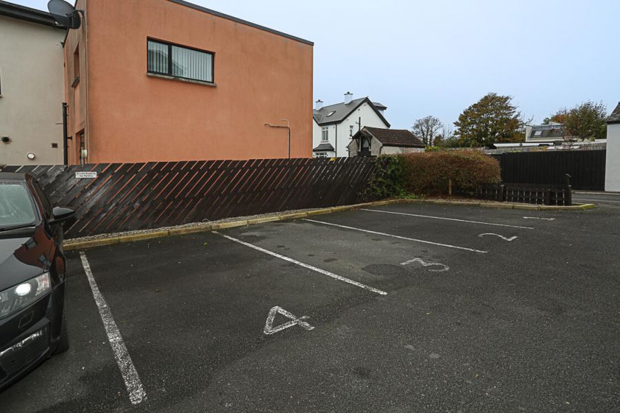 Apt 4, The Cedars 53 Bryansburn Road