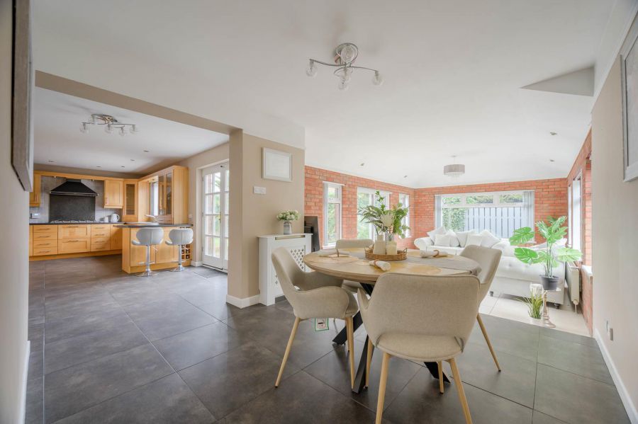 1 Lord Wardens Avenue