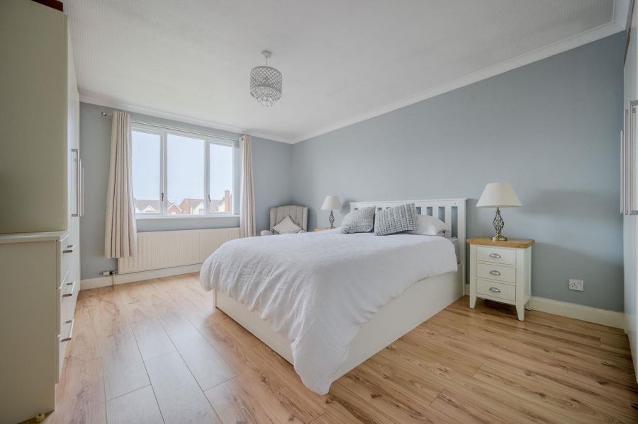 1 Lord Wardens Avenue