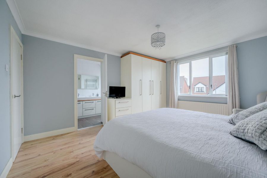 1 Lord Wardens Avenue