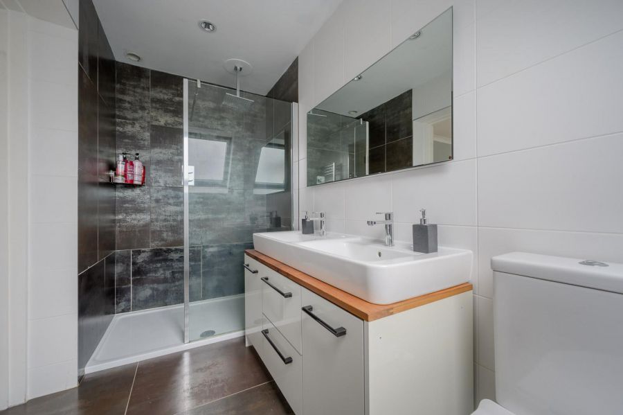 1 Lord Wardens Avenue