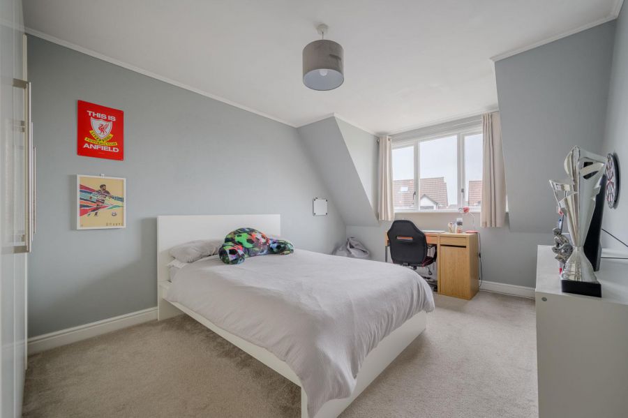 1 Lord Wardens Avenue