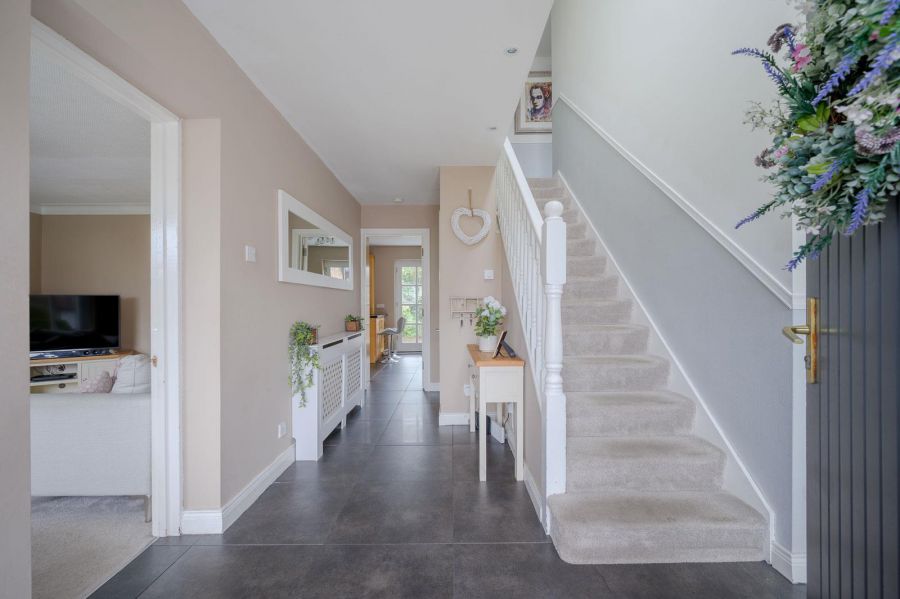 1 Lord Wardens Avenue