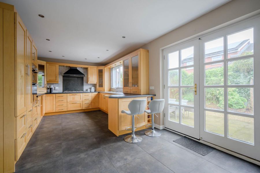 1 Lord Wardens Avenue