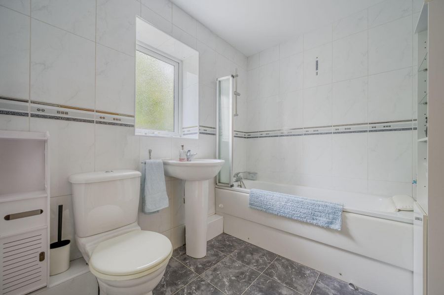 2 Knockmarloch Manor