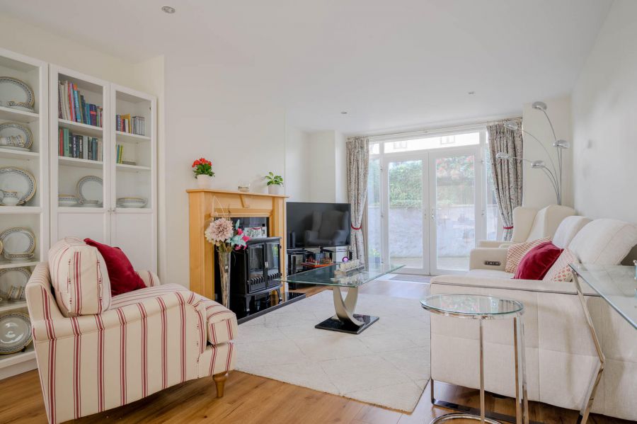 2 Knockmarloch Manor