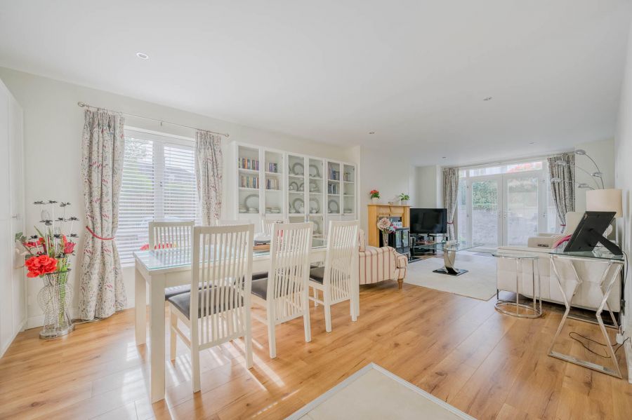 2 Knockmarloch Manor