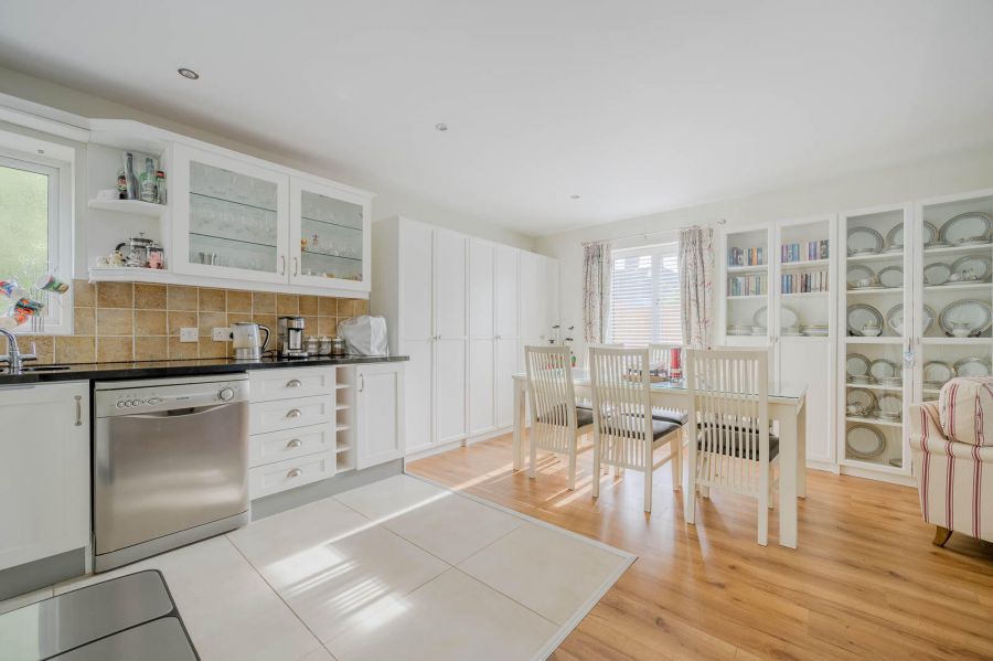 2 Knockmarloch Manor