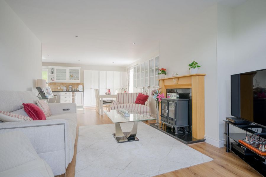 2 Knockmarloch Manor