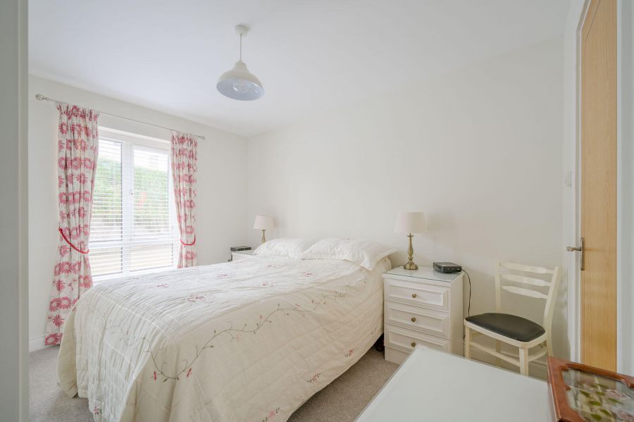 2 Knockmarloch Manor