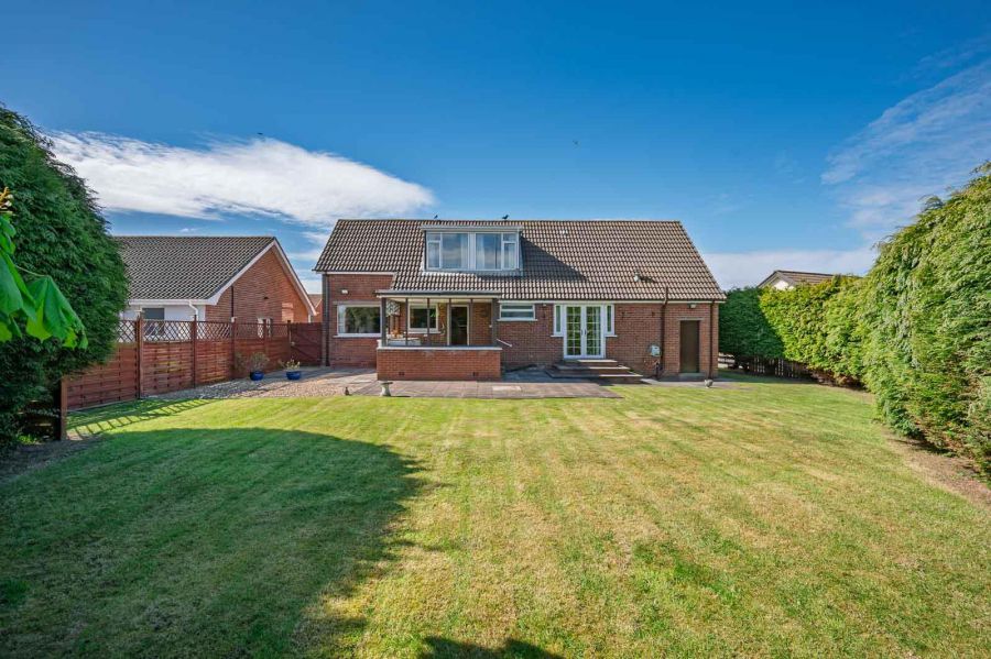 16 Cotswold Drive