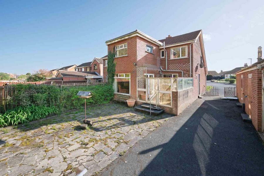 64 Lynne Crescent
