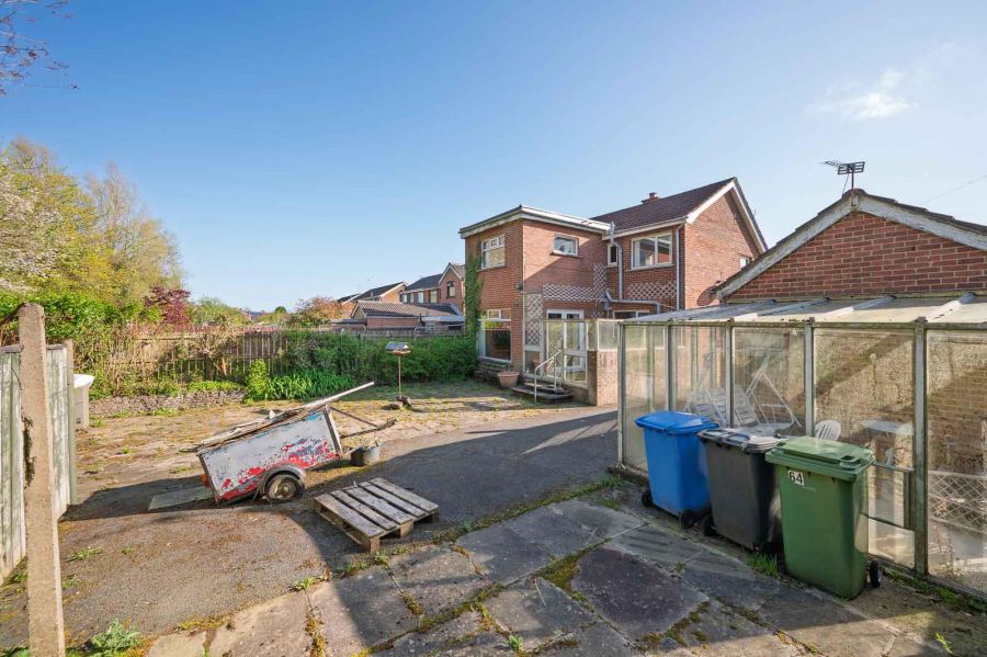 64 Lynne Crescent