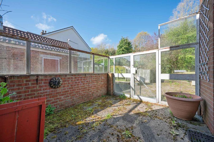 64 Lynne Crescent
