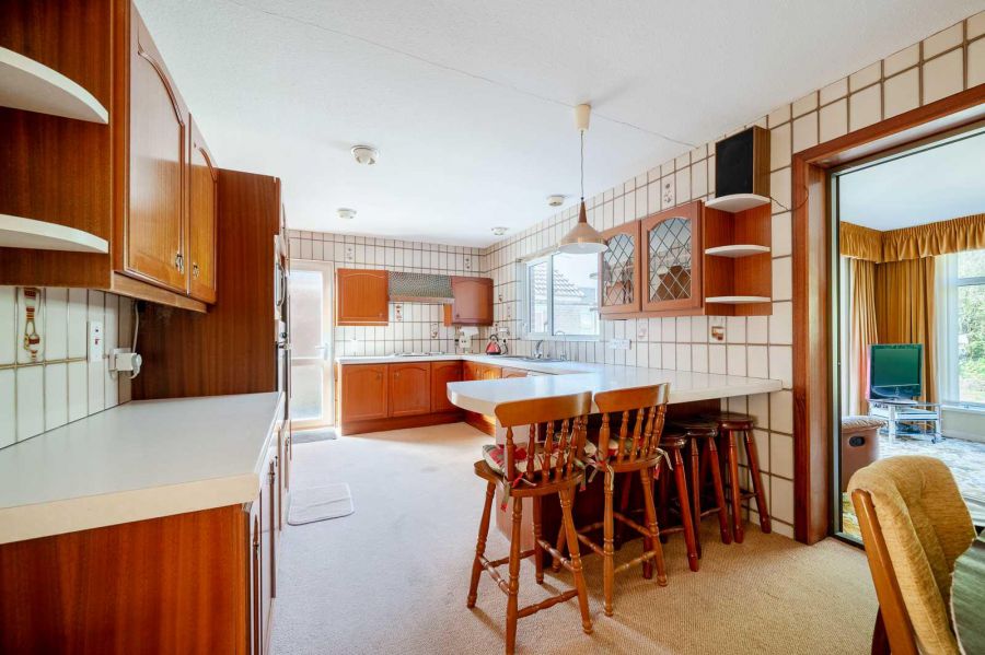 64 Lynne Crescent