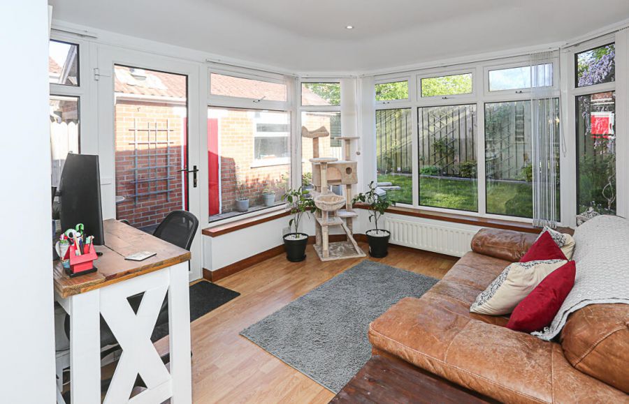 9 Lynne Crescent