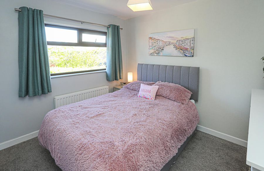 9 Lynne Crescent