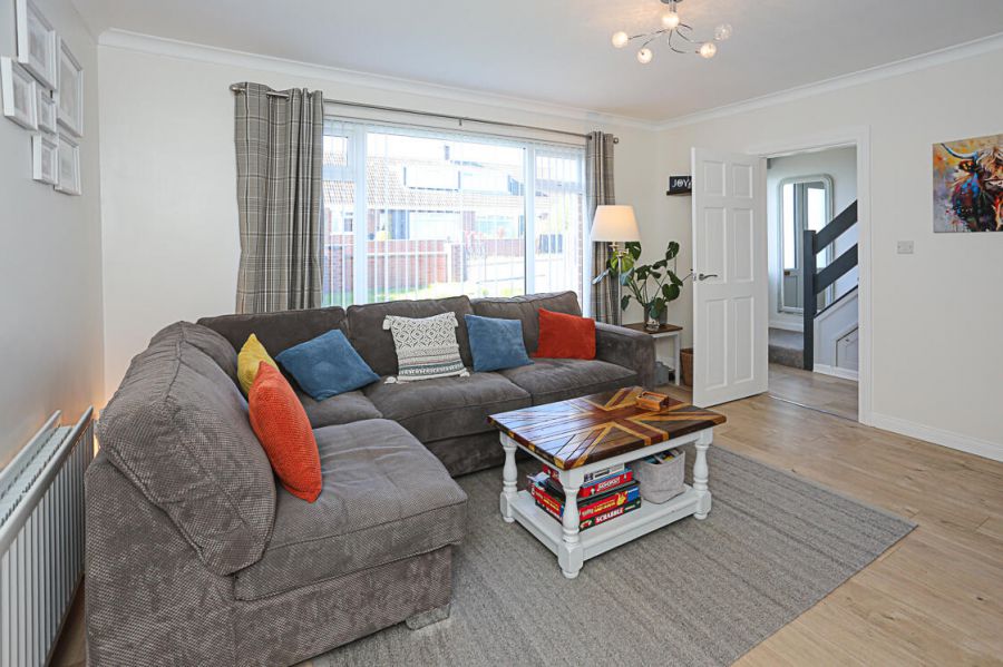9 Lynne Crescent