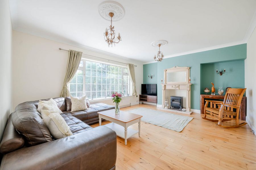 5 Knightsbridge Court