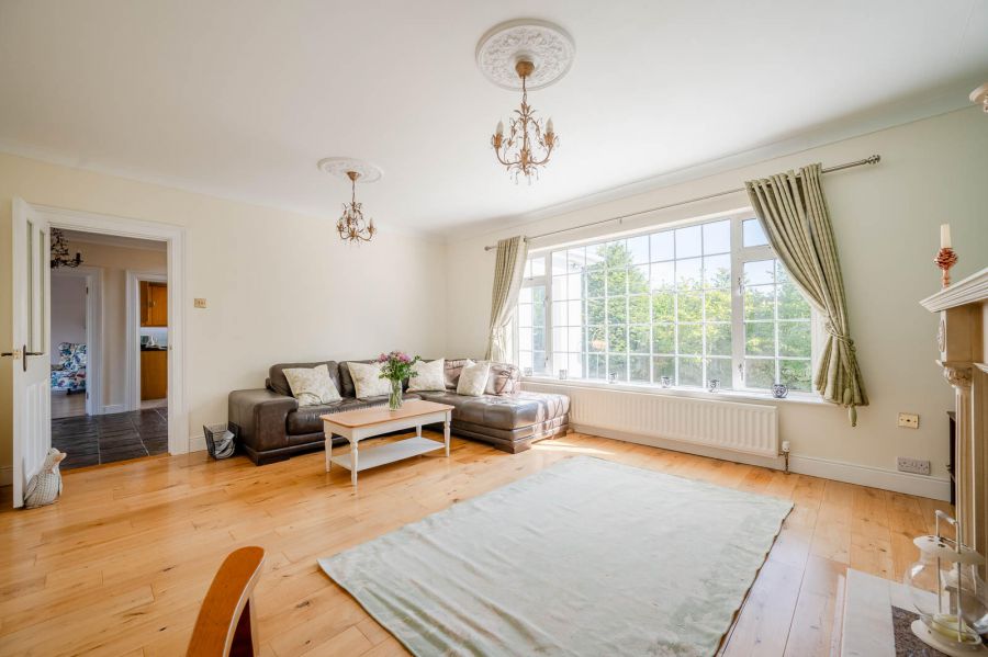 5 Knightsbridge Court