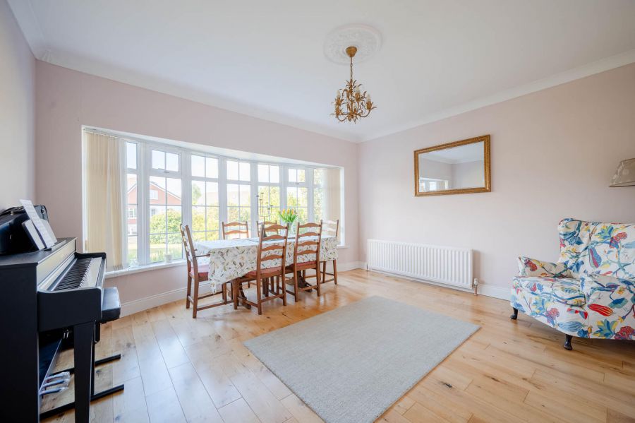 5 Knightsbridge Court