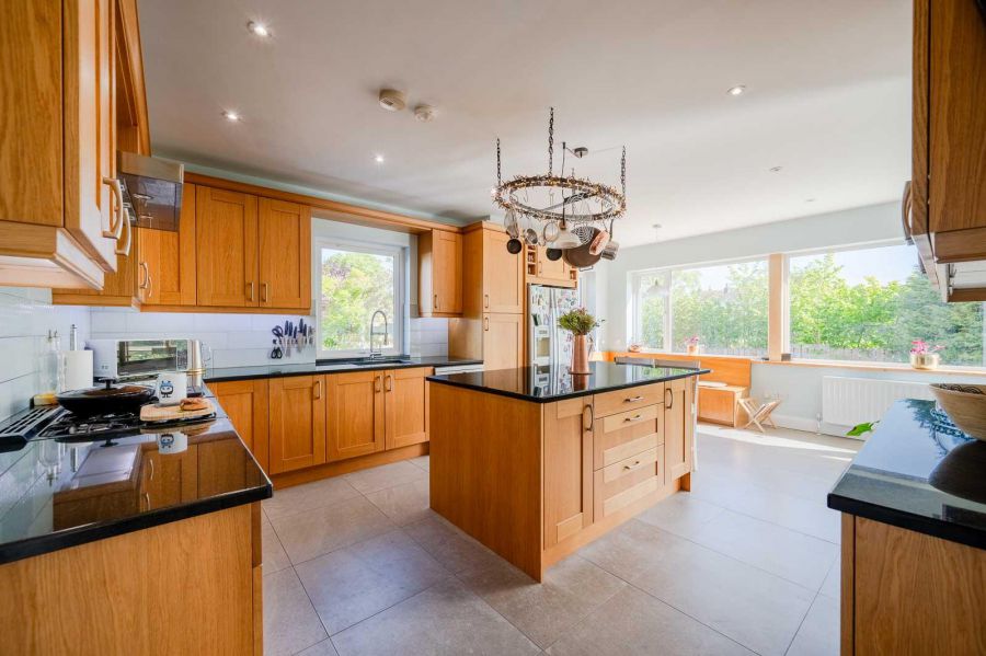 5 Knightsbridge Court