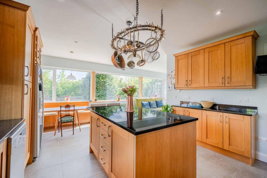 5 Knightsbridge Court