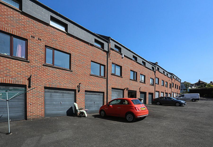 4 Abbey Court