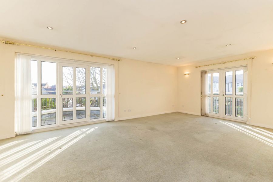 Penthouse, 8 Bayside Apartments