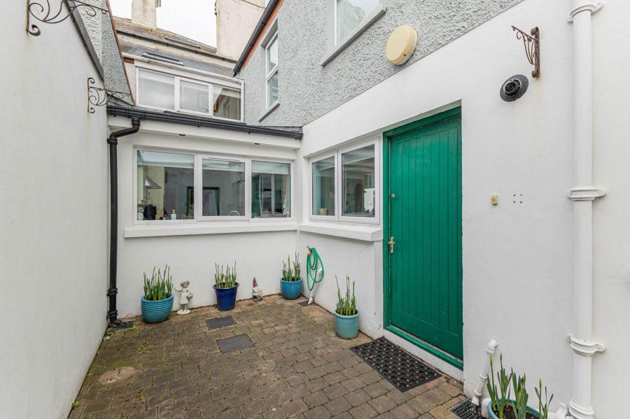 7 Dufferin Villas