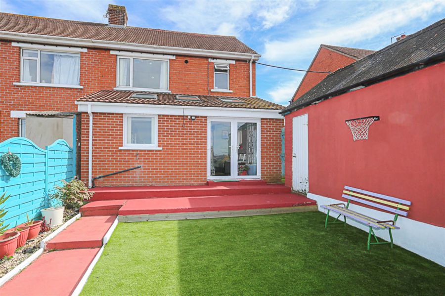 5 Church Crescent