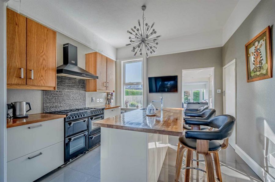 Artona, 29 Bryansburn Road