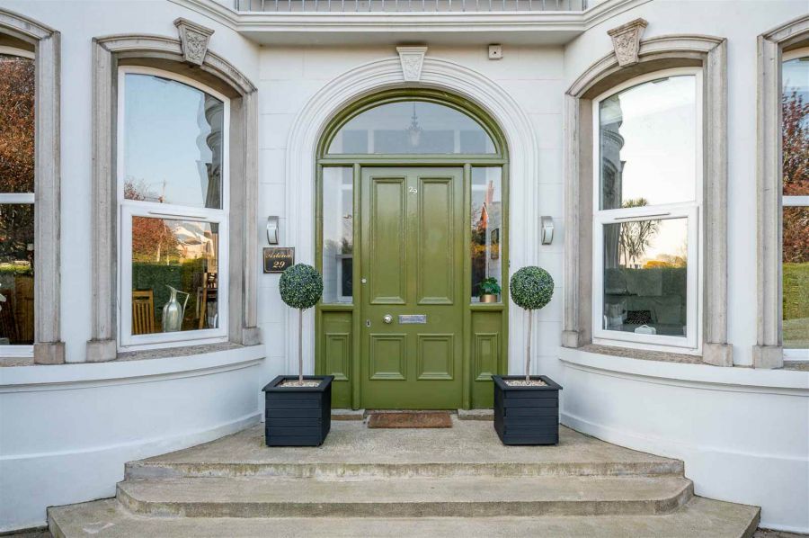 Artona, 29 Bryansburn Road