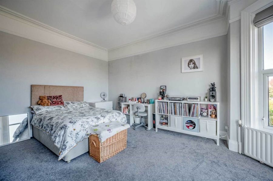 Artona, 29 Bryansburn Road